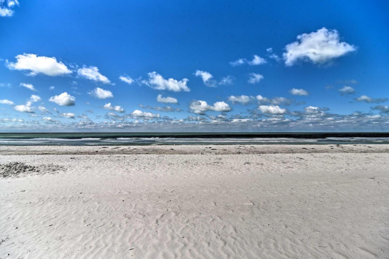 Sun-Soaked Coastal Hideaway - Steps To Beach! Clearwater Beach Buitenkant foto